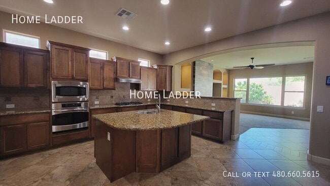 Building Photo - 1708 W Dusty Wren Dr