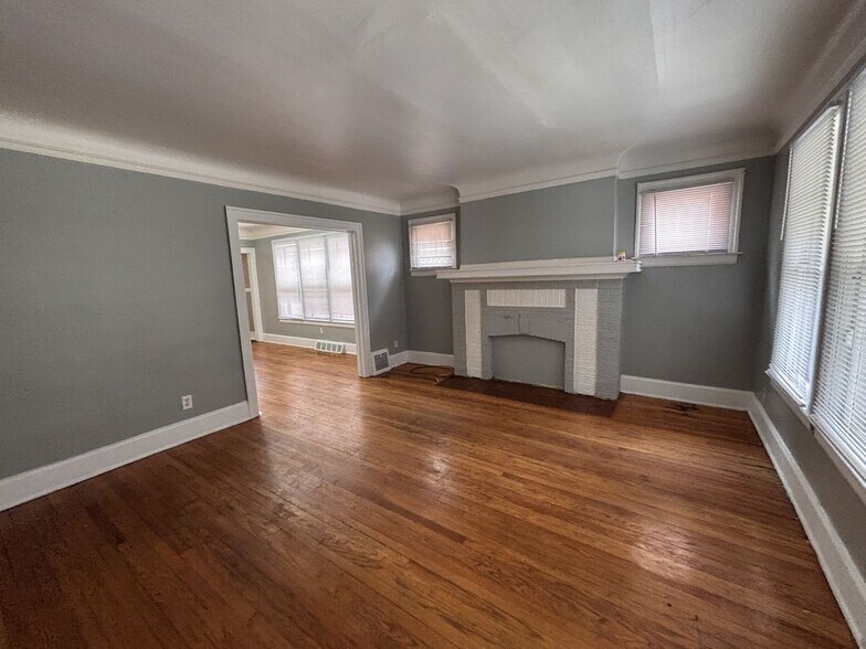 Building Photo - 4301 Tyler St