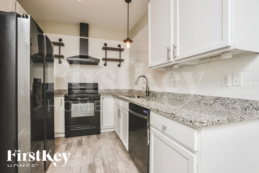 Building Photo - 1014 Glengarry Dr