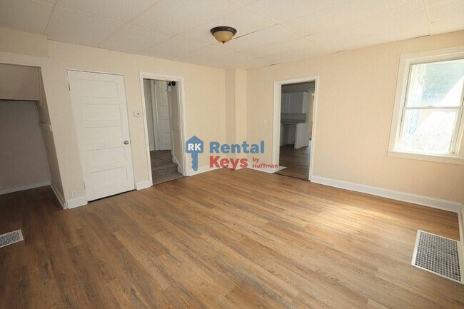 Building Photo - 1305 N Garvin St
