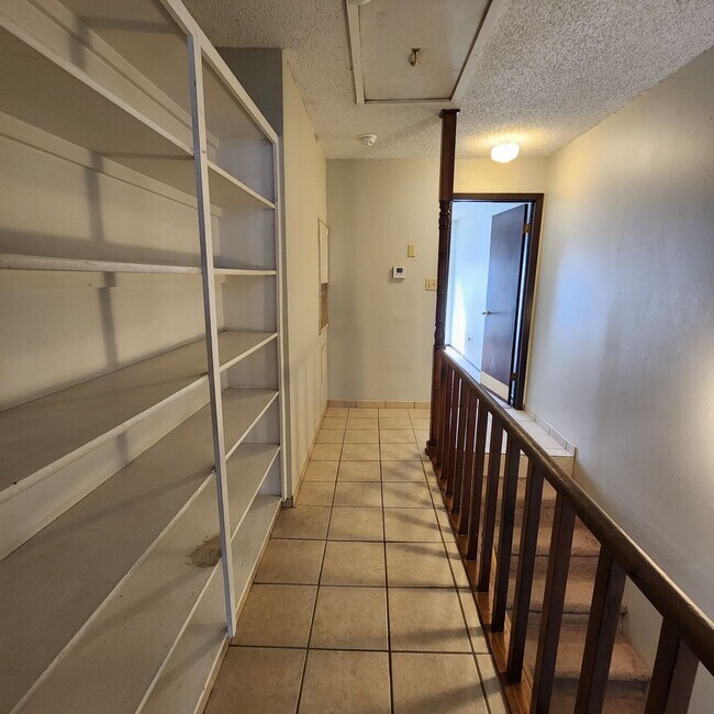 Building Photo - Townhome Available in October!