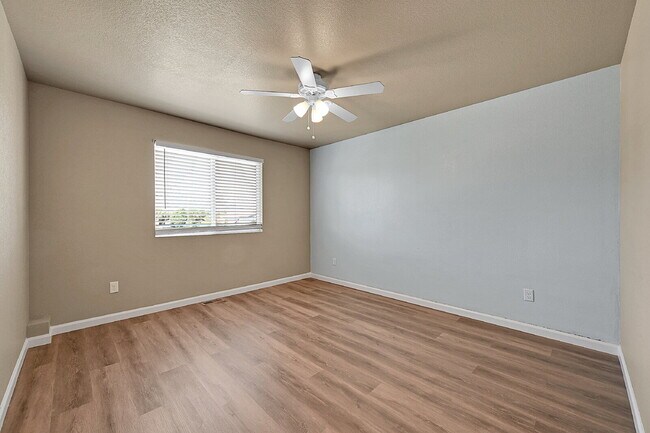 Building Photo - $1,995-3 Bed 3.5 Bath townhome in CO Sprin...