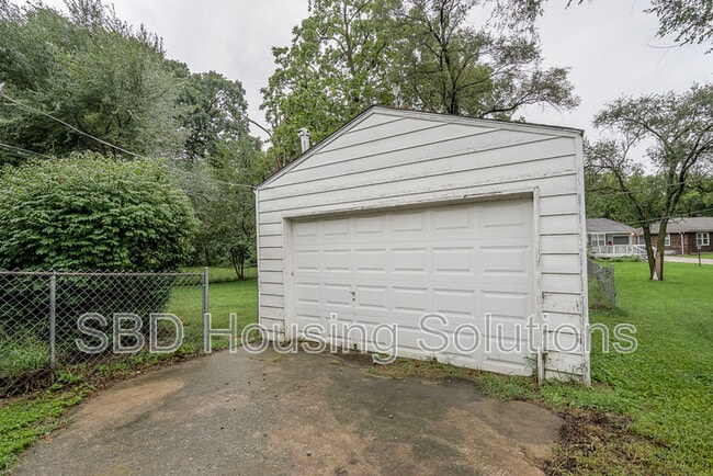 Building Photo - 1331 W 30th St S