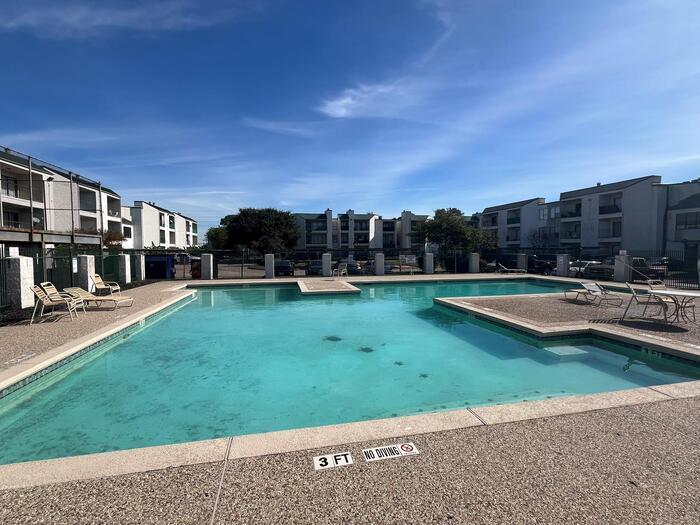 Building Photo - 2830 S Bartell Dr