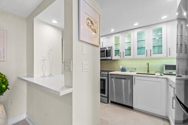 Building Photo - 2780 S Ocean Blvd