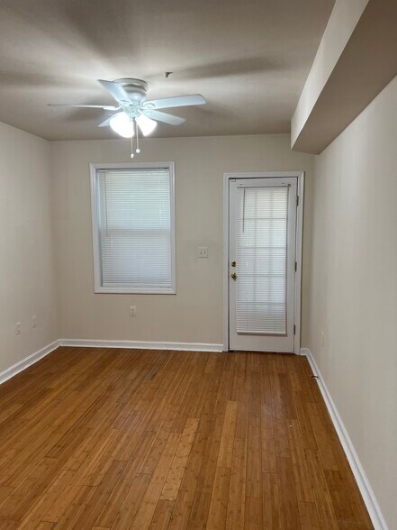 Building Photo - 2527 Brookfield Ave