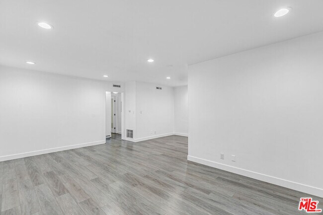 Building Photo - 1837 N La Brea Ave