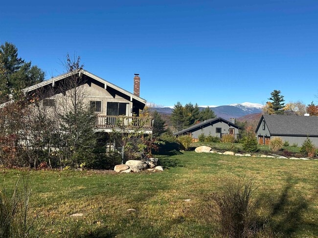 Building Photo - 253 Linderhof Strasse