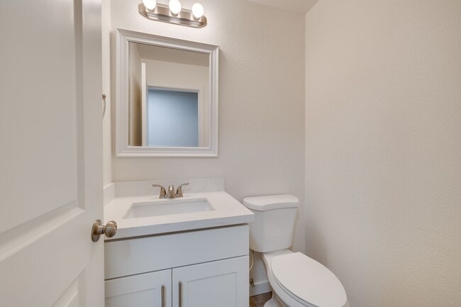 Building Photo - Beautifully Remodeled 4-Bedroom Home in Ke...