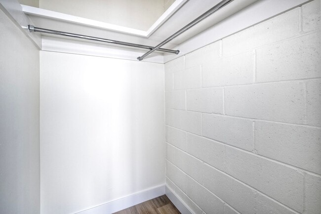 Building Photo - 1250 Cave St