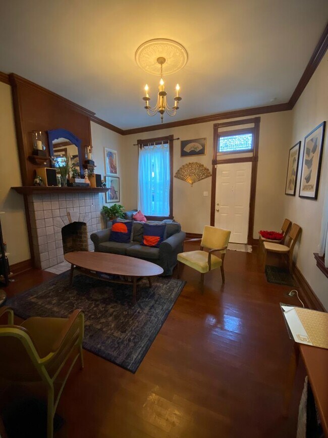 Building Photo - Beautiful 4 bed/1.5 bath Rental Mins. from...