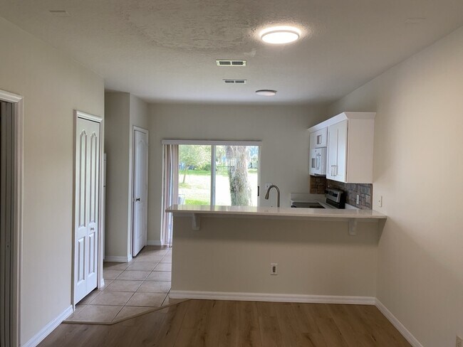 Building Photo - 303 Wilton Cir