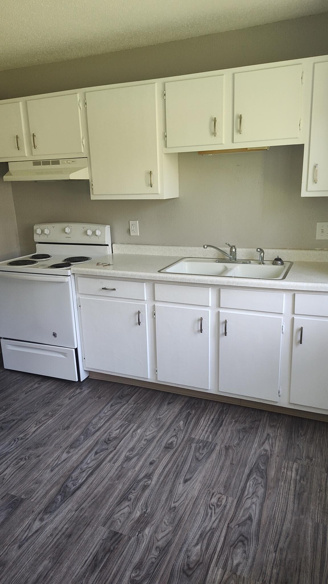 Building Photo - 111 Cedar St W