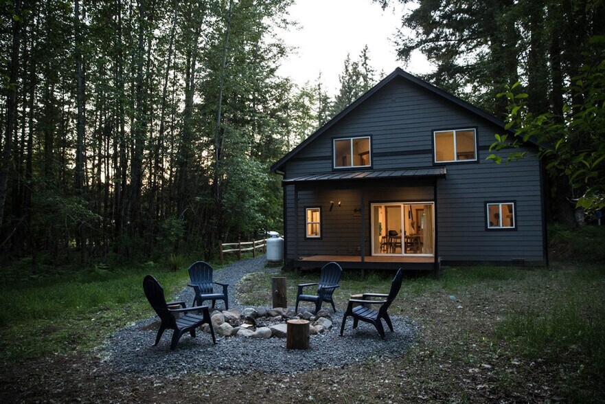 Building Photo - 235 Paradise Dr