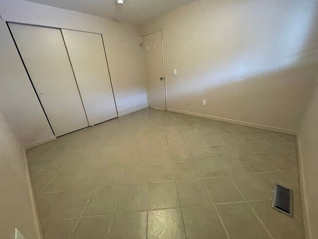 Building Photo - 3 Bedroom Home in White Salmon For Rent