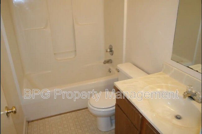 Building Photo - 605 Hamlet Ave