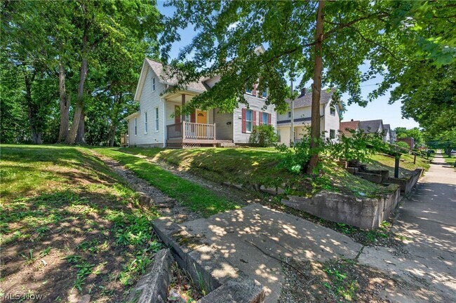 Building Photo - 505 Brown St
