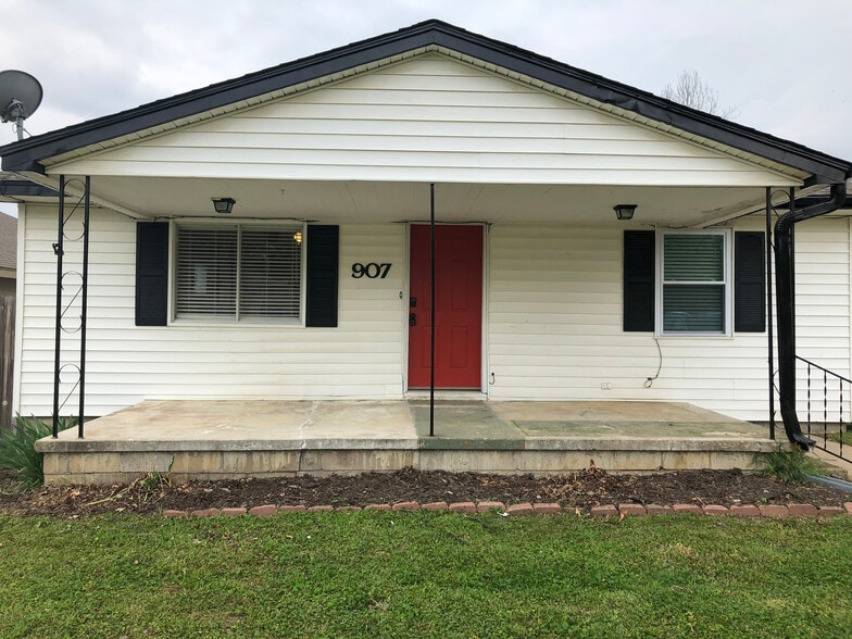 Coming soon! Will be available before 4/1 - 907 N Osage Ave