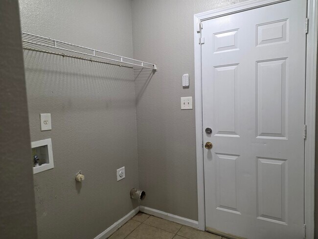 Building Photo - 4866 Royal Run Dr