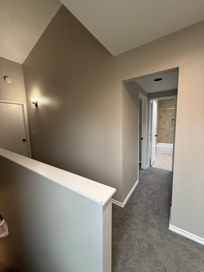 Building Photo - Spacious 2-Story Condo w/ Vaulted Ceilings