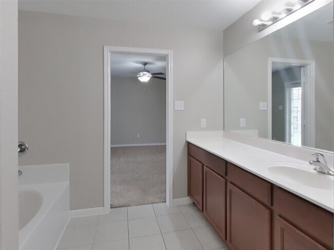 Building Photo - 328 Summer Horse Dr