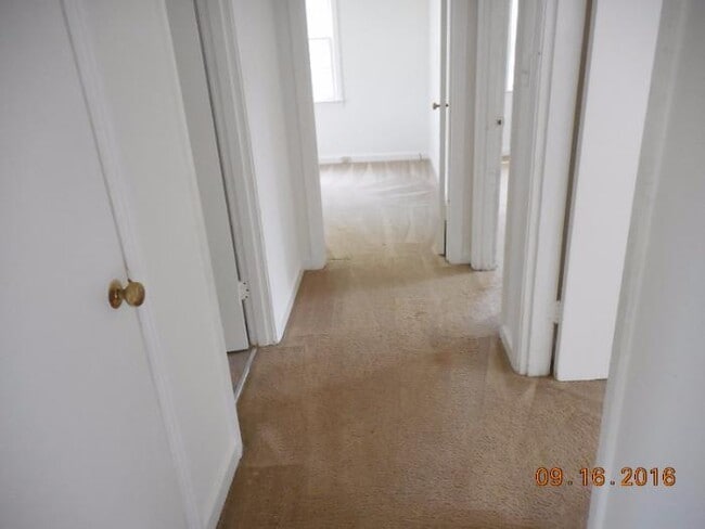 Building Photo - 3 Bedroom Home For Rent Near Lowes On Madison Street!