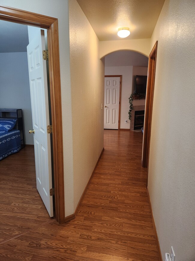 Building Photo - 4965 Universal Heights