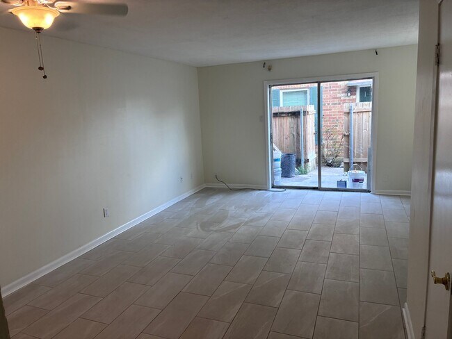 Building Photo - 2117 Giuffrias Ave