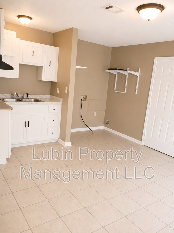 Building Photo - 1319 Glenn St