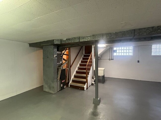 Building Photo - 5150 Chantilly Dr