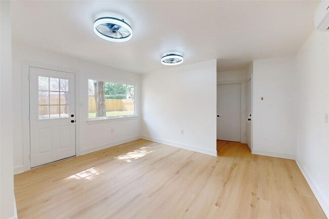 Building Photo - 5731 S Braeswood Blvd