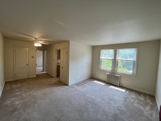 Living Rm from entrance door view - 1520 N Lancaster St