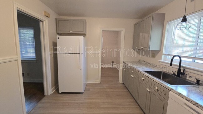 Building Photo - 924 Pierpont Rd