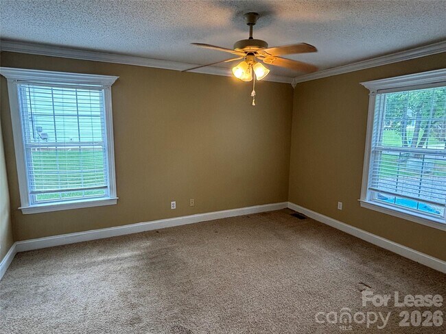 Building Photo - 316 Springhill Ln