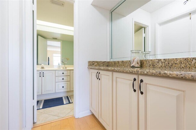 Building Photo - 6080 Bahia Del Mar Cir N