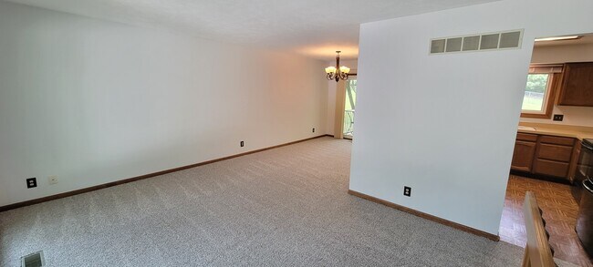 Building Photo - 5208 Ascot Cir