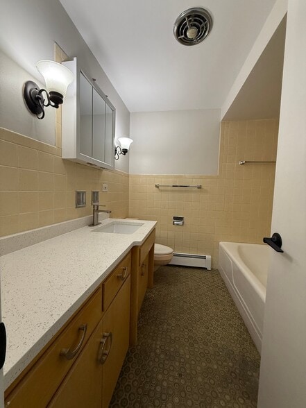 Building Photo - 9533 Schiller Blvd