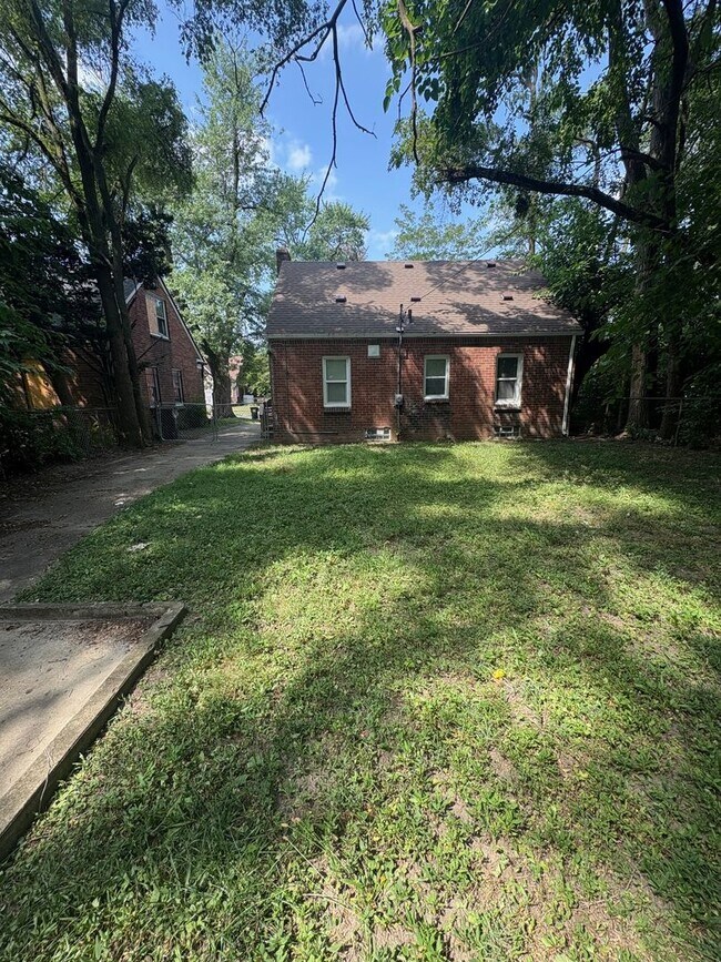 Building Photo - 19386 Yonka- 3 BEDS & 1.5 BATH FOR RENT!