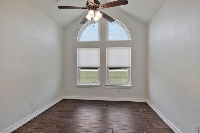Building Photo - Updated Home with Pool & Shop on 1 acre lot
