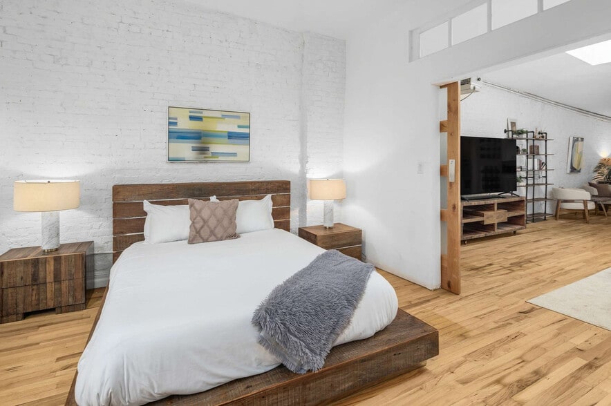 Building Photo - 354 Bowery-SI ID1035017P