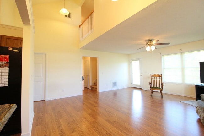 Building Photo - 120 Hollen Mill Ct