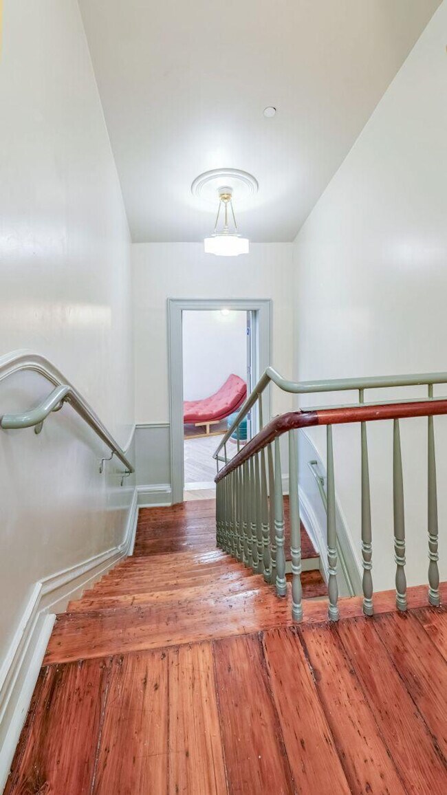 Building Photo - 604 Baronne St