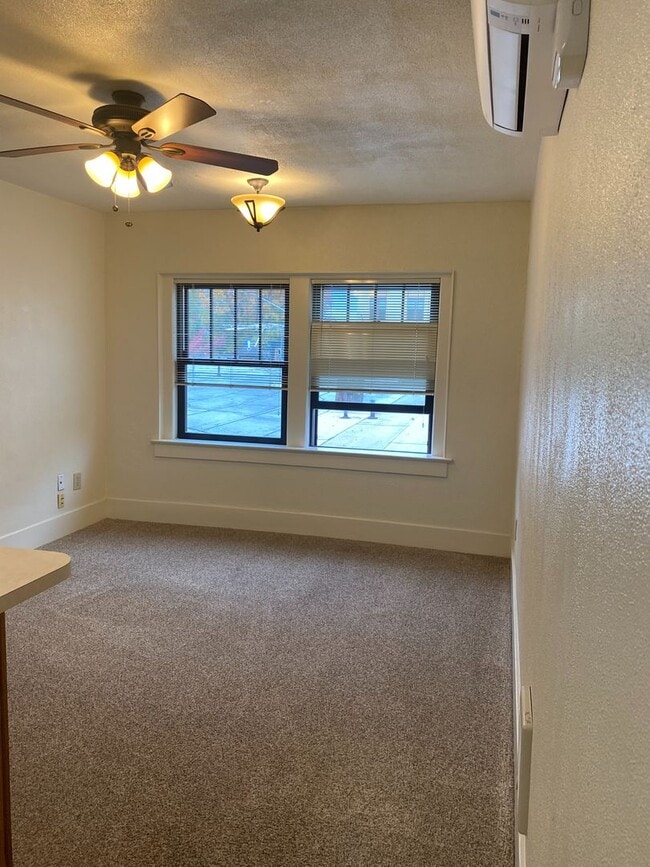 Building Photo - 241 High St NE