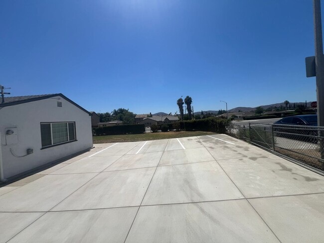 Building Photo - Upgraded 3 bedroom home!
