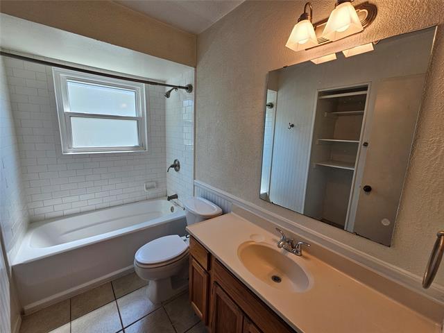 Building Photo - 10377 Country Club Dr