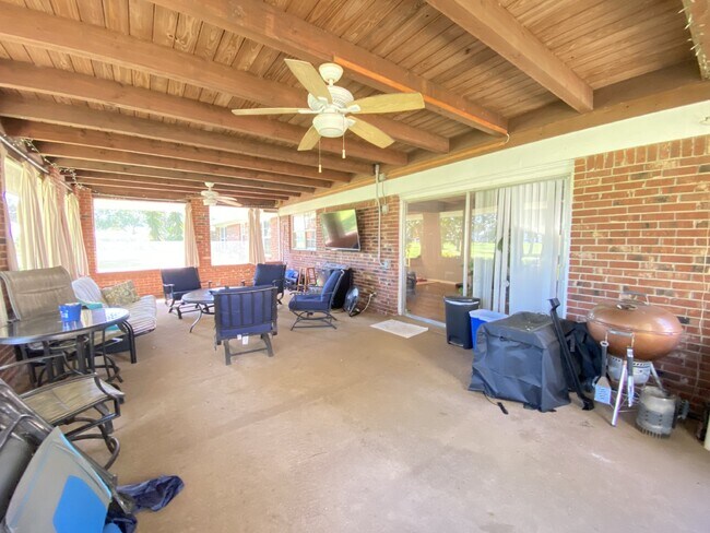 Building Photo - 2668 Bernice Ct