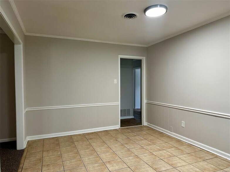 Building Photo - 712 Sir Michael Dr