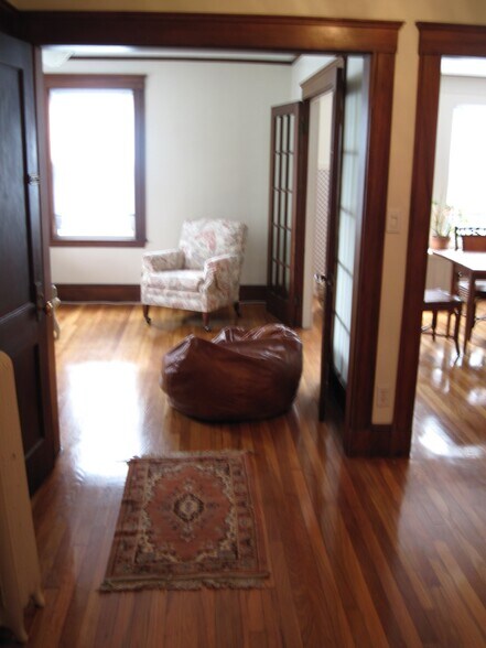 Building Photo - 17 Elmira St