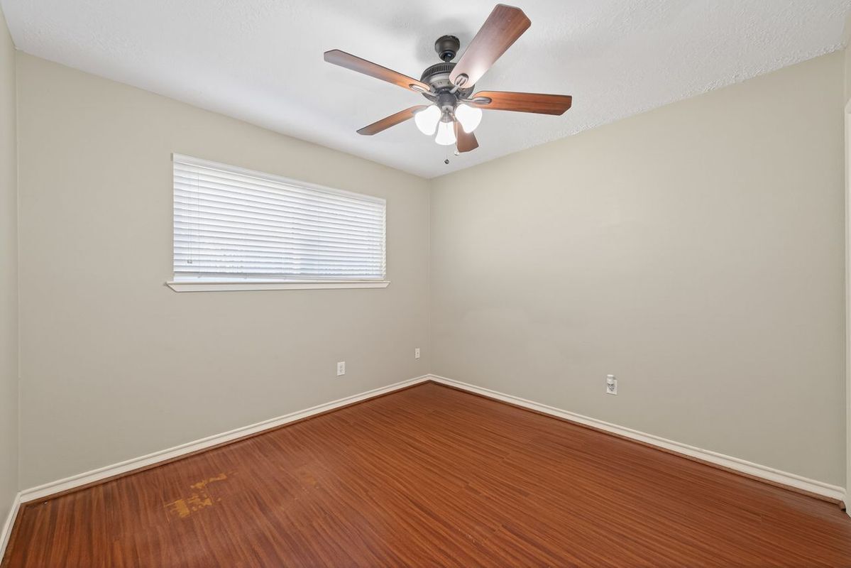 Building Photo - 18918 Droitwich Dr