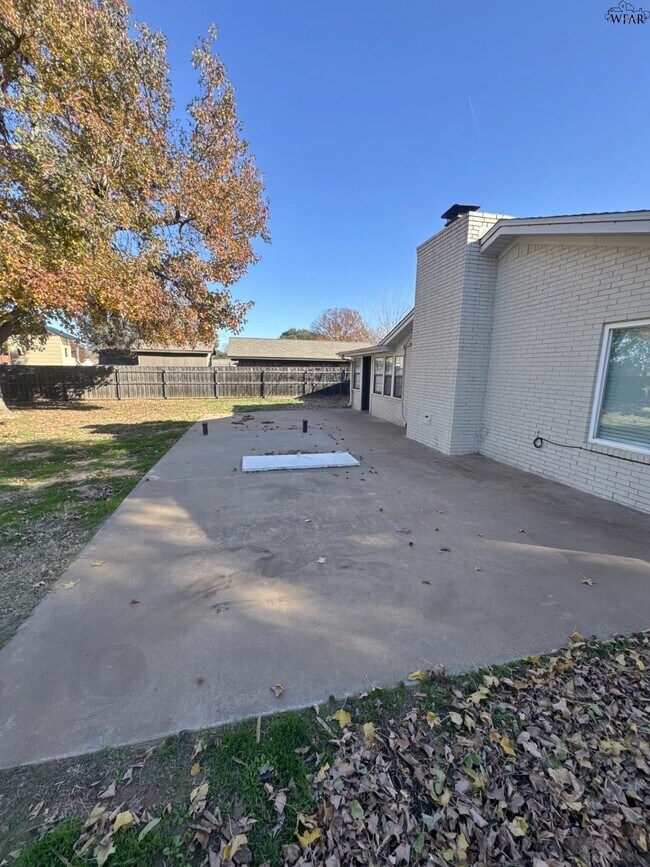 Building Photo - 1207 Danberry St